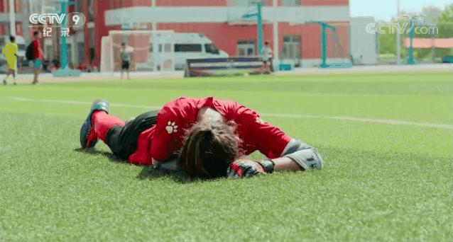 登上央视!超燃!*疆新**少女的足球梦被拍成纪录片