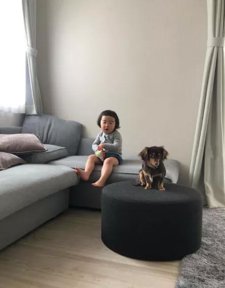 晒女儿搞怪丑萌照,亲妈狂晒女儿丑照