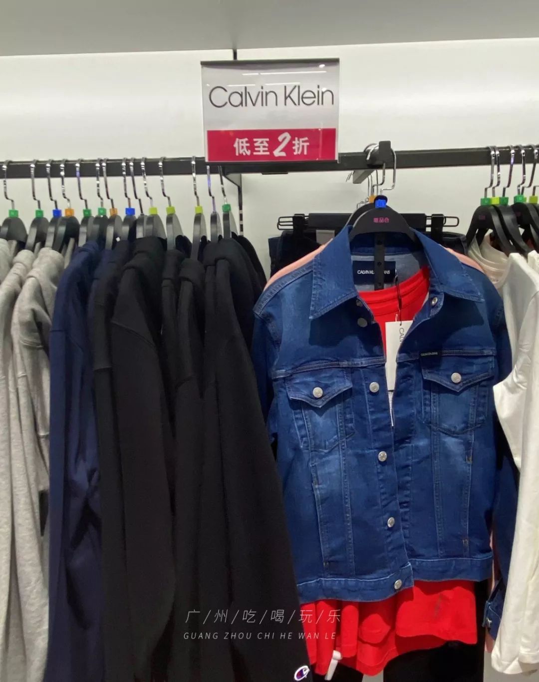 2折买NIKE!唯品会线下店打折!PUMA、Levis、大牌通通白菜价!