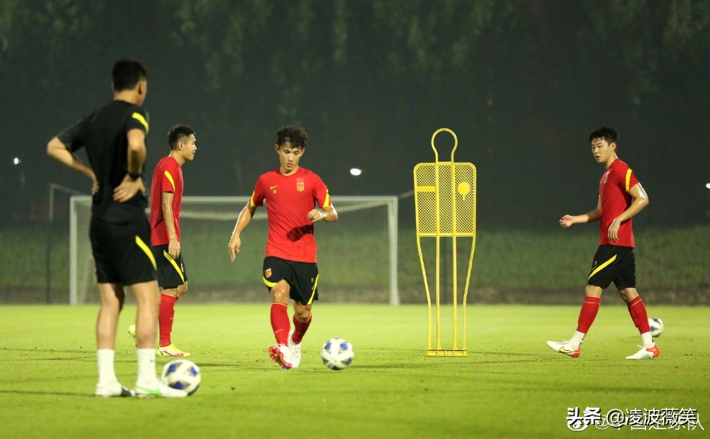 武磊洛国富拥抱,武磊闪耀世预赛国足进攻火力全开