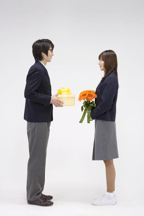 女生送男生礼物含义大全,女人送男人礼物的含义