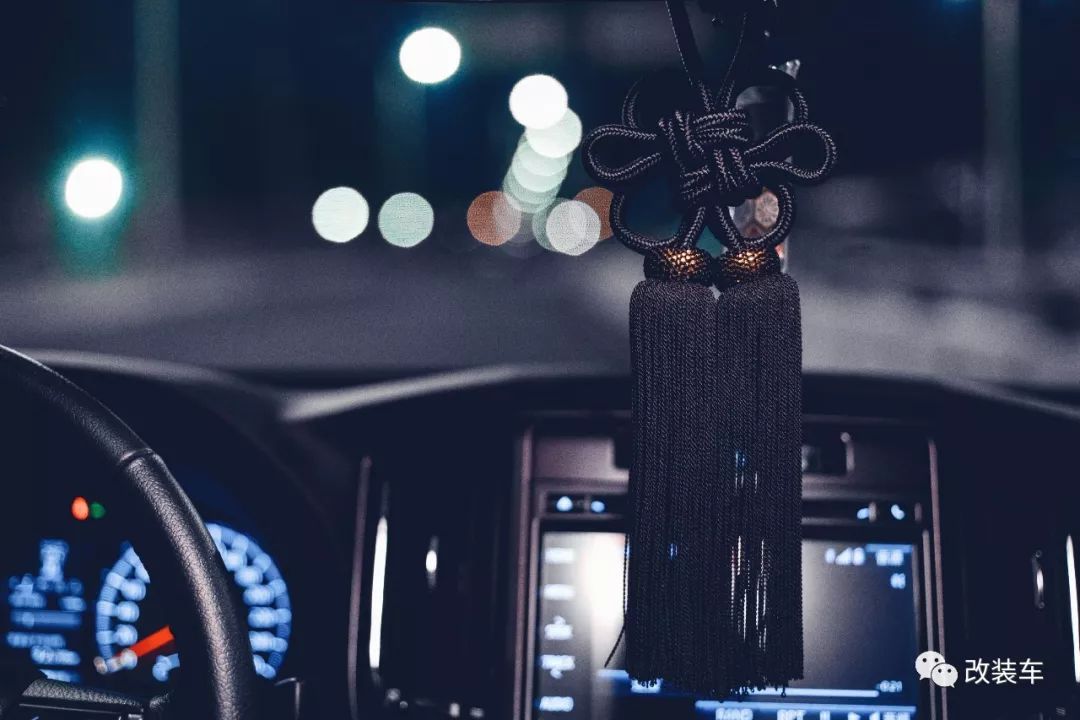 14代丰田皇冠改色,14代丰田皇冠颜值如何