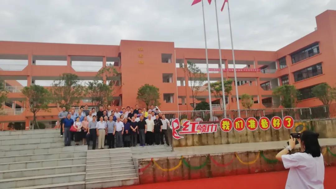 岳阳县曲赋协会在本县城南小学开展采风活动