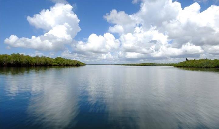 世界上最大的咸水湖英文,世界最大的咸水湖是什么