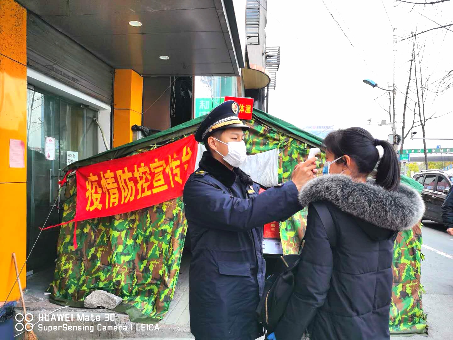 90后青年志愿者抗疫一线显担当,抗击疫情00后志愿者的青春担当