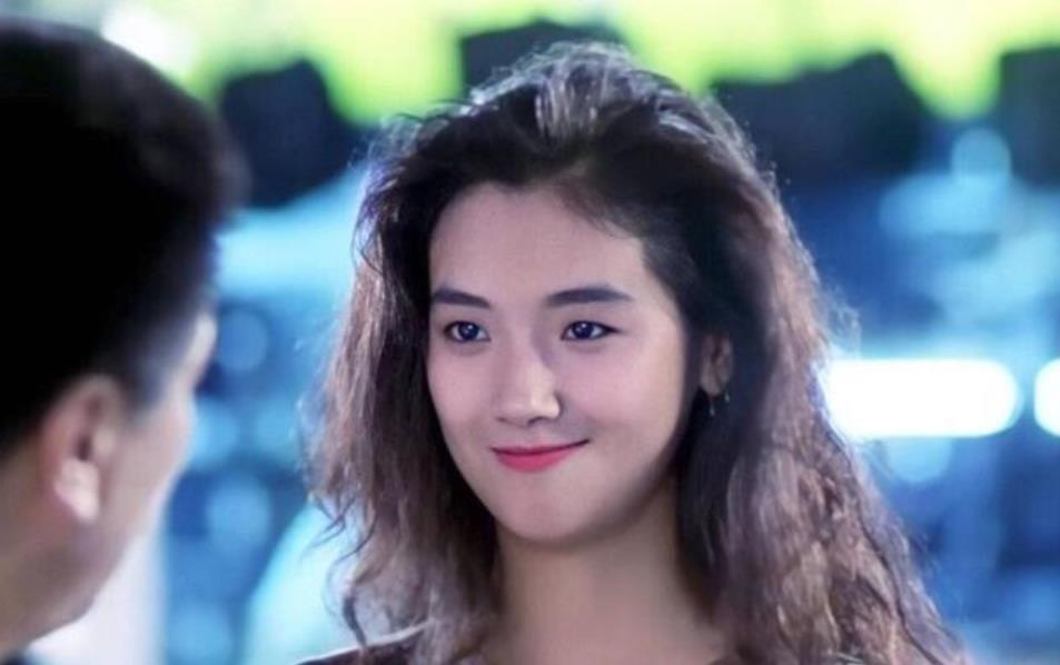 单眼皮、龅牙、厚嘴唇，这些缺陷美才是娱乐圈该有的百媚千红