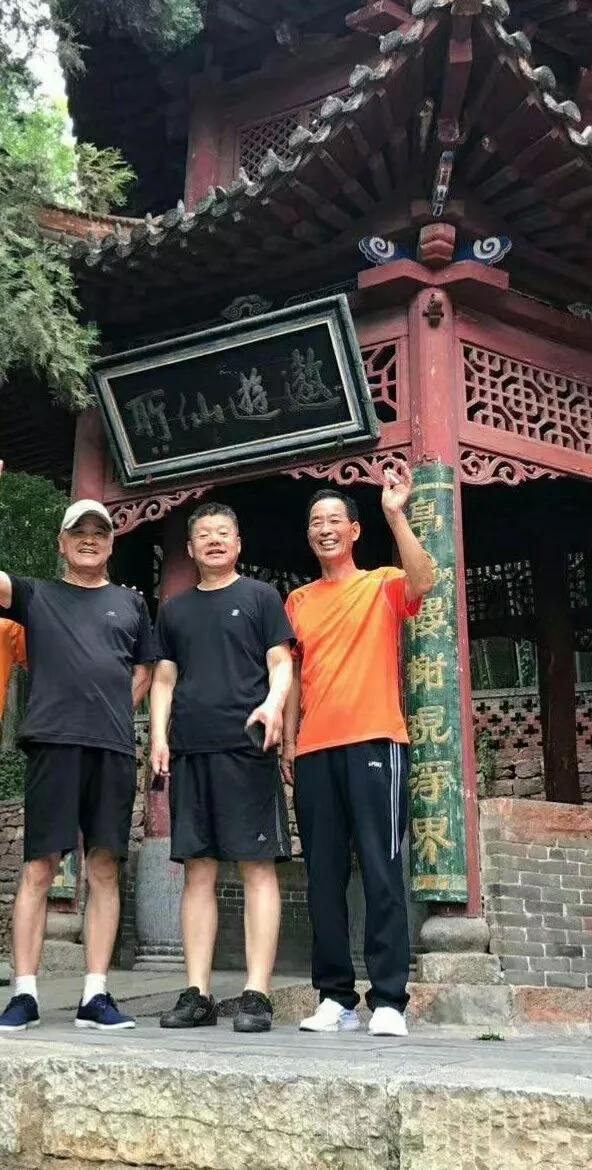 骑车子去月球,自己骑车出去旅游