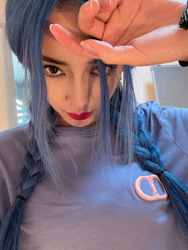 baby高清怼脸画面,baby怼脸照被嘲眼纹明显