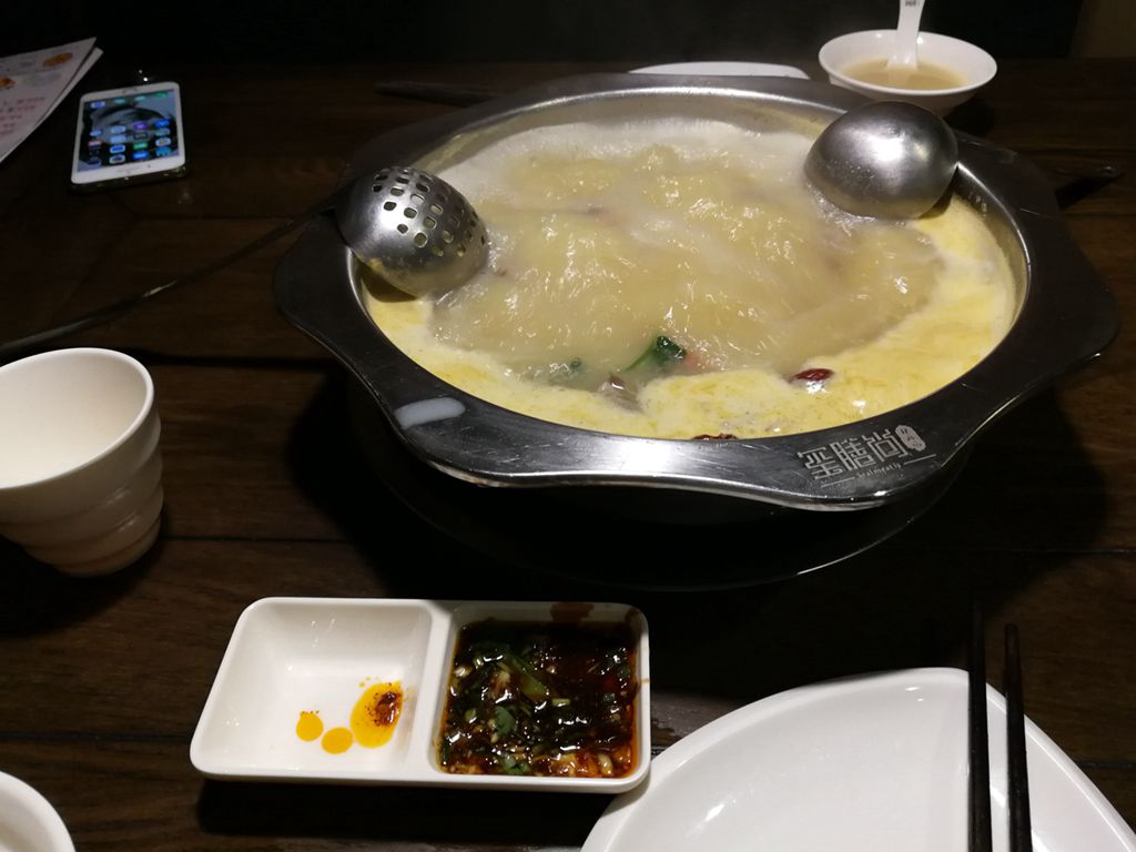 租驾琼粤桂黔渝川（1）：服务员，来份猪肚鸡