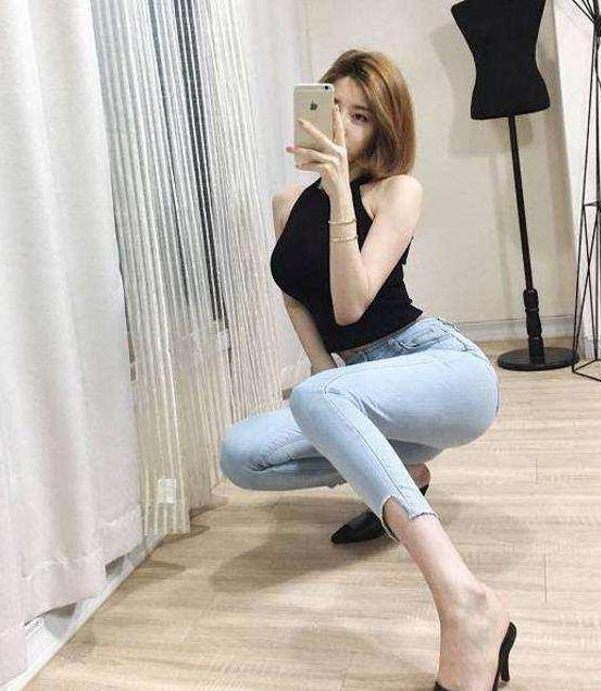 宠粉狂魔米娜在超管睡觉时发福利粉丝愿用400部视频来换一套写真