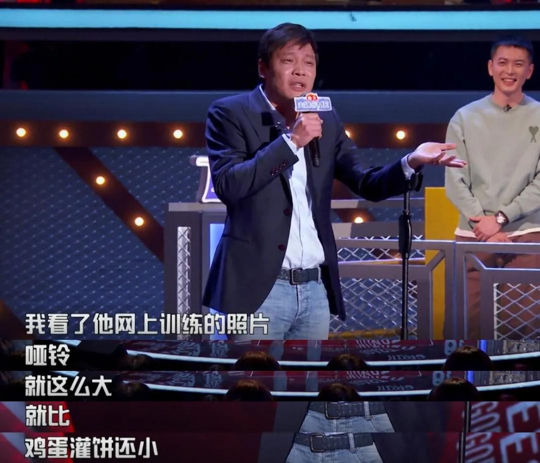 篮球足球互相调侃,足球与篮球菜鸡互啄