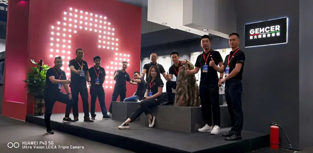 对话顾中飞：“5度微光”质感岩板，能否成为简舍版“金花米黄”