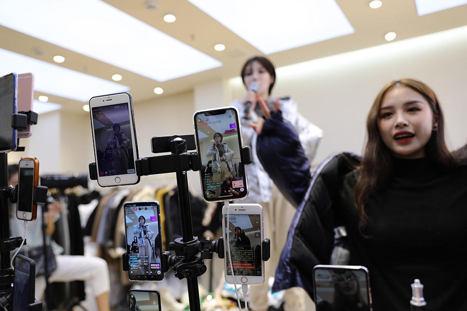 直播画面曝光太严重怎么调,直播画面镜像不好使怎么办