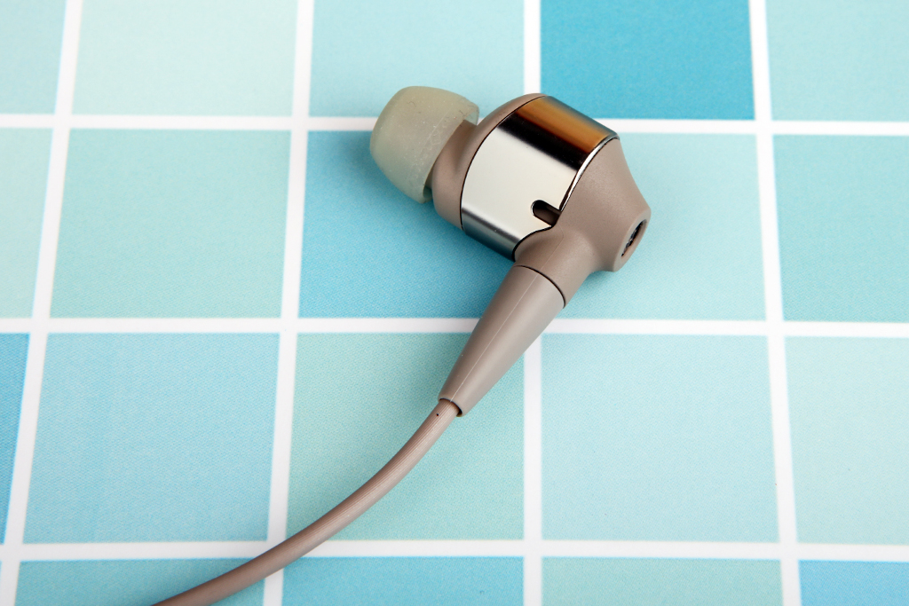 索尼zx300和a306,索尼zx300和zx505哪个听感更好