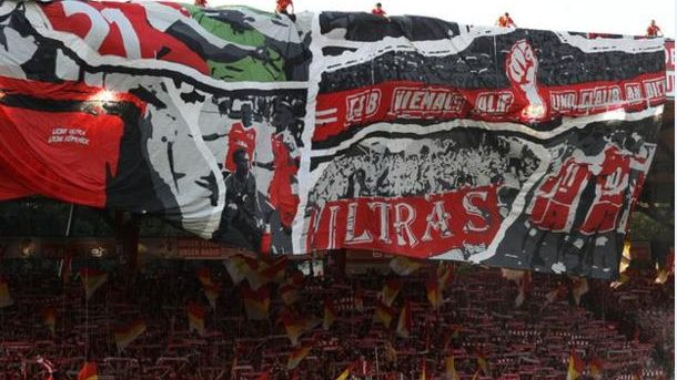 柏林联合球迷自建球场,柏林联合球迷捐血