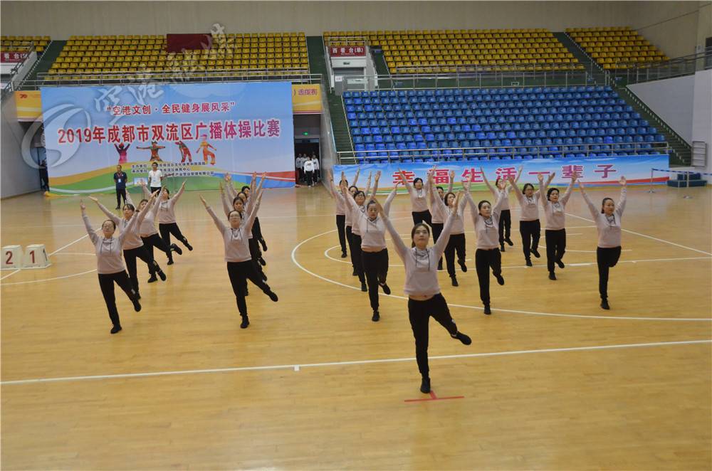 扩胸比赛,伸展扩胸运动视频