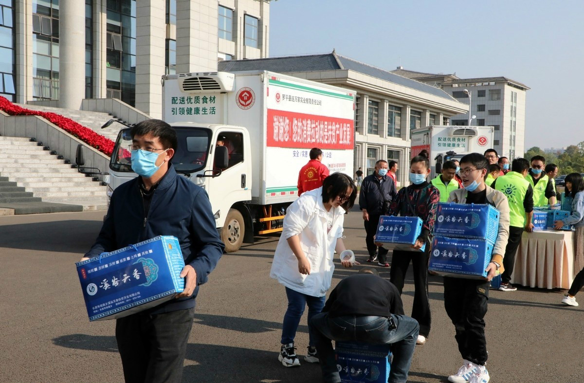 县长帮卖农副产品,县委书记县长带头消费