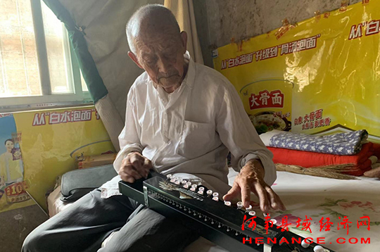 七旬老人幸福生活,双百岁老人的幸福生活