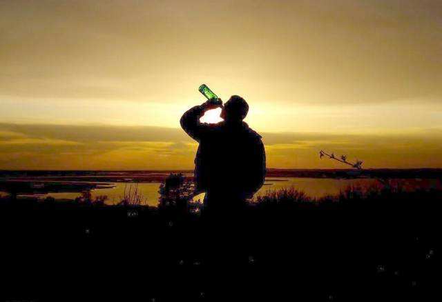 怎样在酒桌上看一个人的人品,酒桌上最能看出一个人的品质