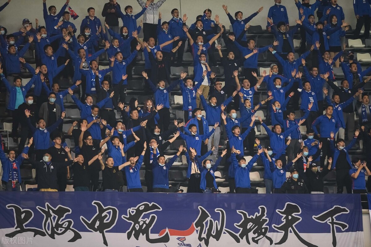 申花球迷与申花球迷爆发冲突,最新上海申花球迷热议