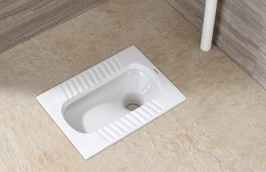 第一次见有人把蹲便器装淋浴房里,第一次见到公共卫生间