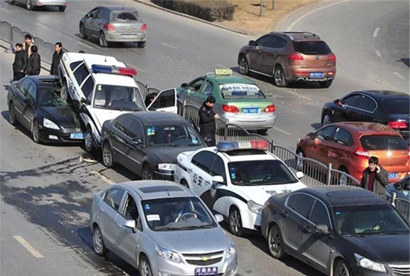 前车向后溜车怎么调,前车溜车后面的车怎么办