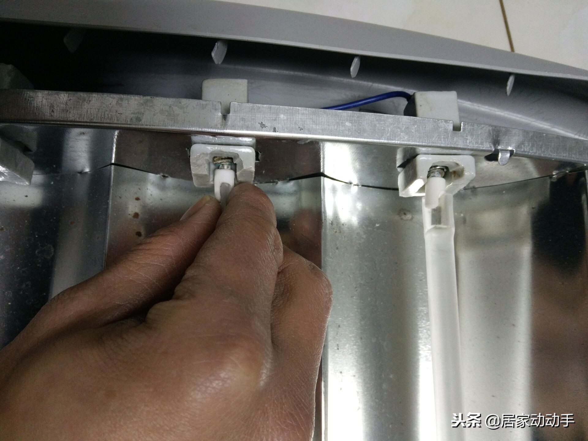 浴室取暖器灯管更换,取暖器石英管更换