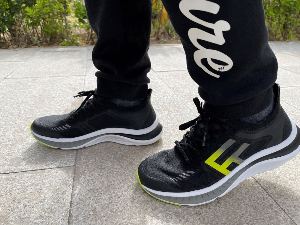 freetie轻跑鞋一代和二代,小米freetie云弹轻跑鞋