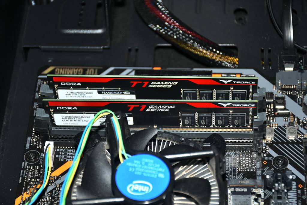 老主板加装十铨T1DDR43000内存条，开启双通道模式增速明显