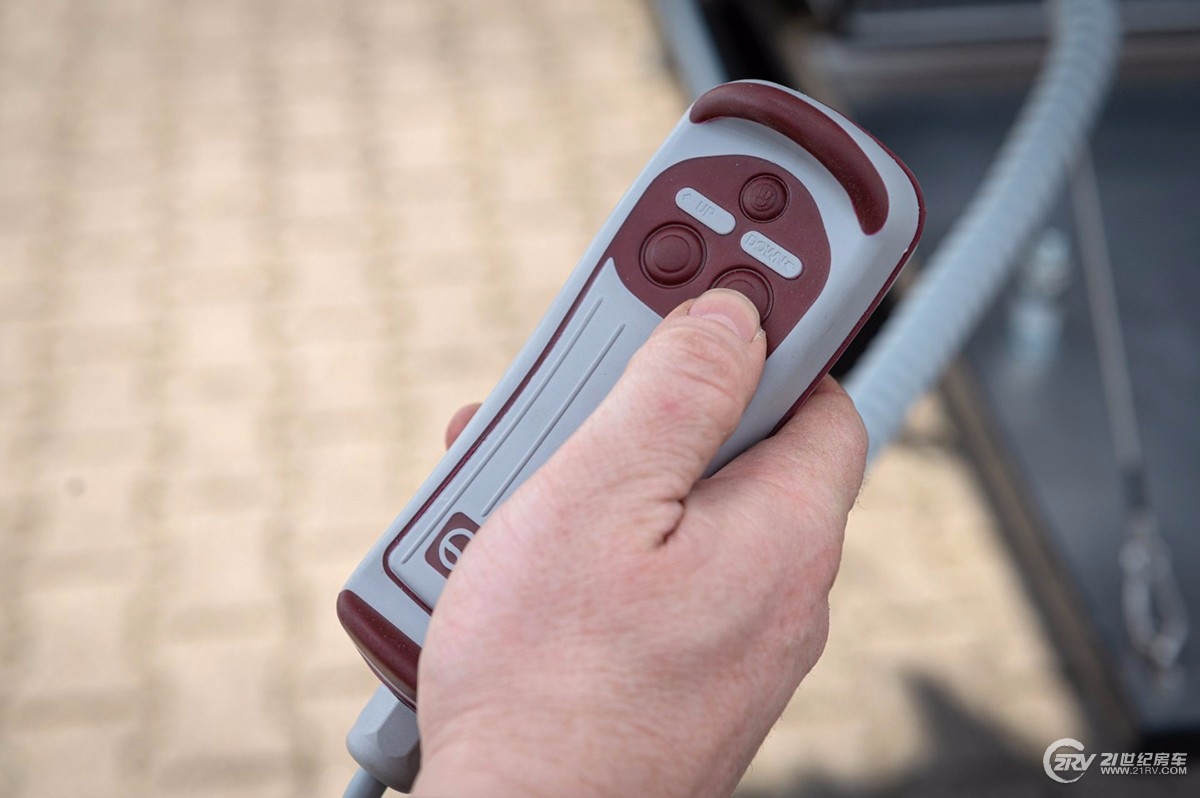 最贵的全进口4x4越野房车6米,售价650000的越野房车