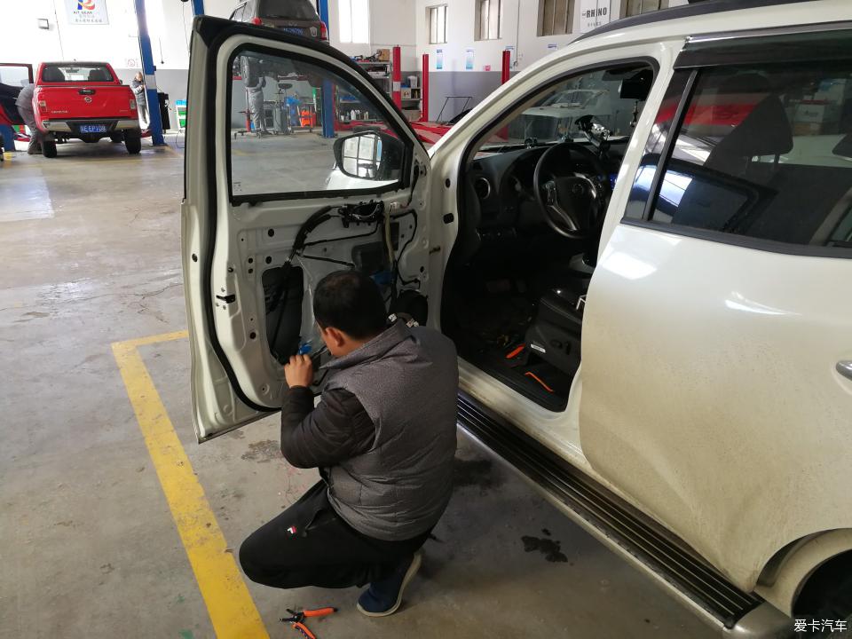 途达2021款2.5t柴油版越野视频,2021款途达四驱七座越野视频