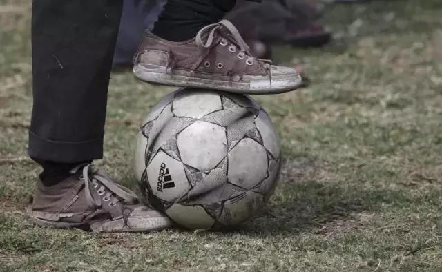 致一起踢球的兄弟们,致球场上的兄弟