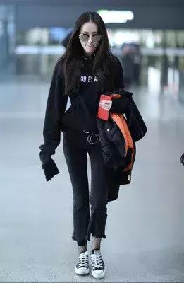 这篇春晚穿搭主要是来回(应)馈(付)社(老)会(板)的!