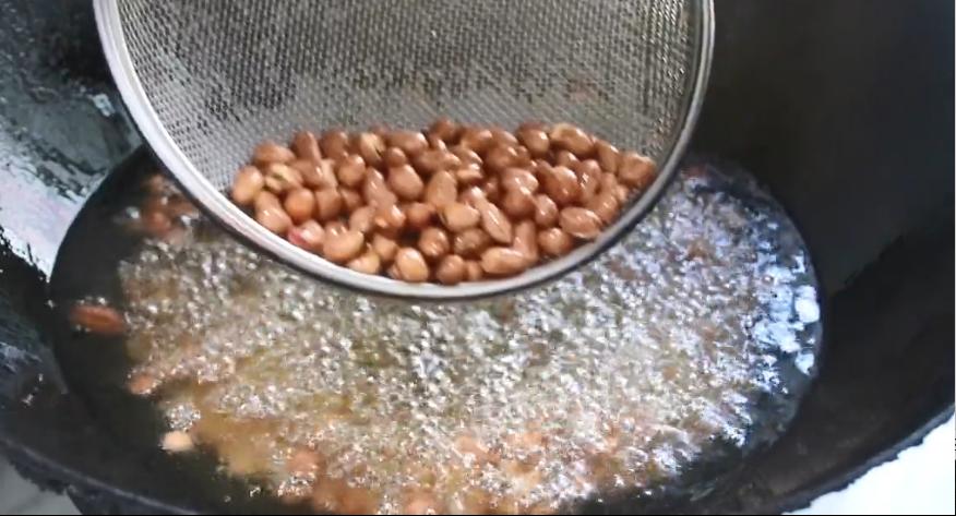 为什么油炸花生米不容易坏,油炸花生米炸得糊了怎么办