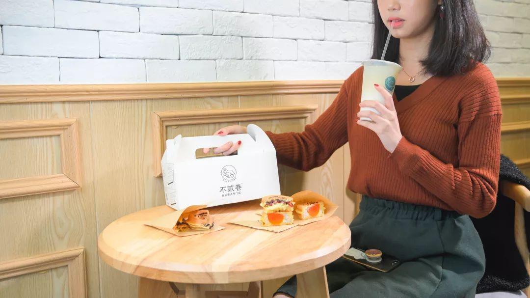 火了50年!台湾来の车轮饼,自带“拉丝”特效