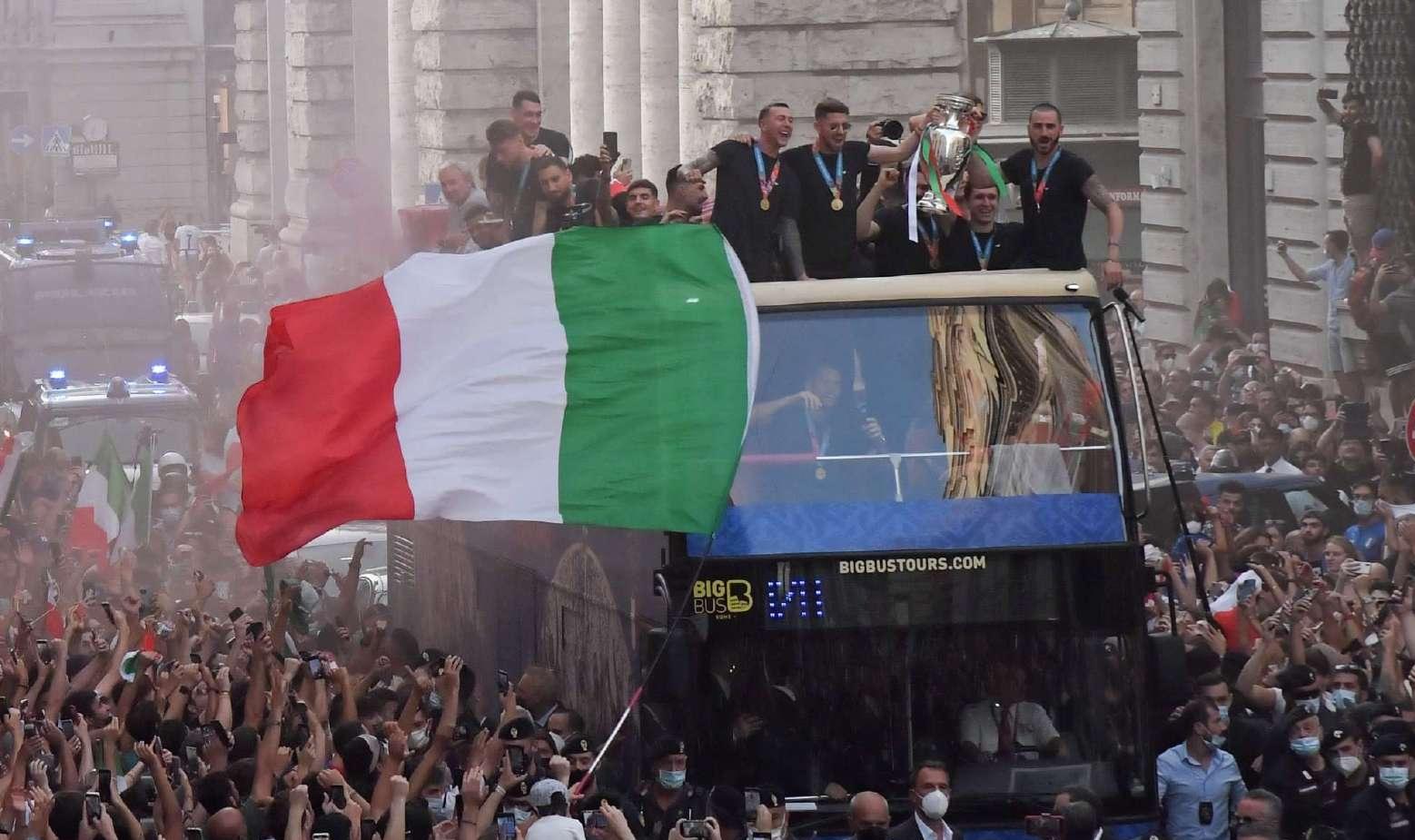 意大利带着足球回家,意大利带奖杯回罗马
