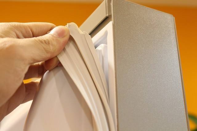 换冰箱胶条视频教程,澳柯玛冰箱胶条老化怎么办