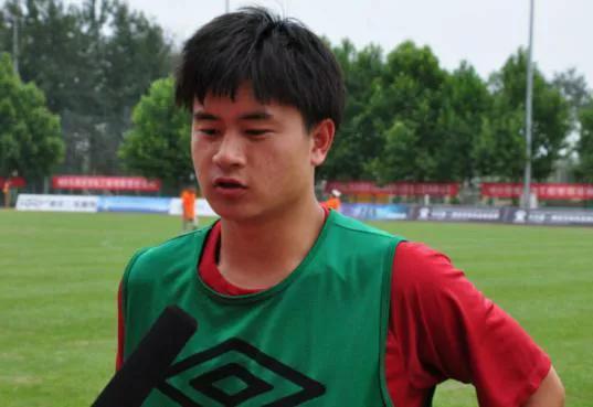 【足球星之路】99中场何统帅