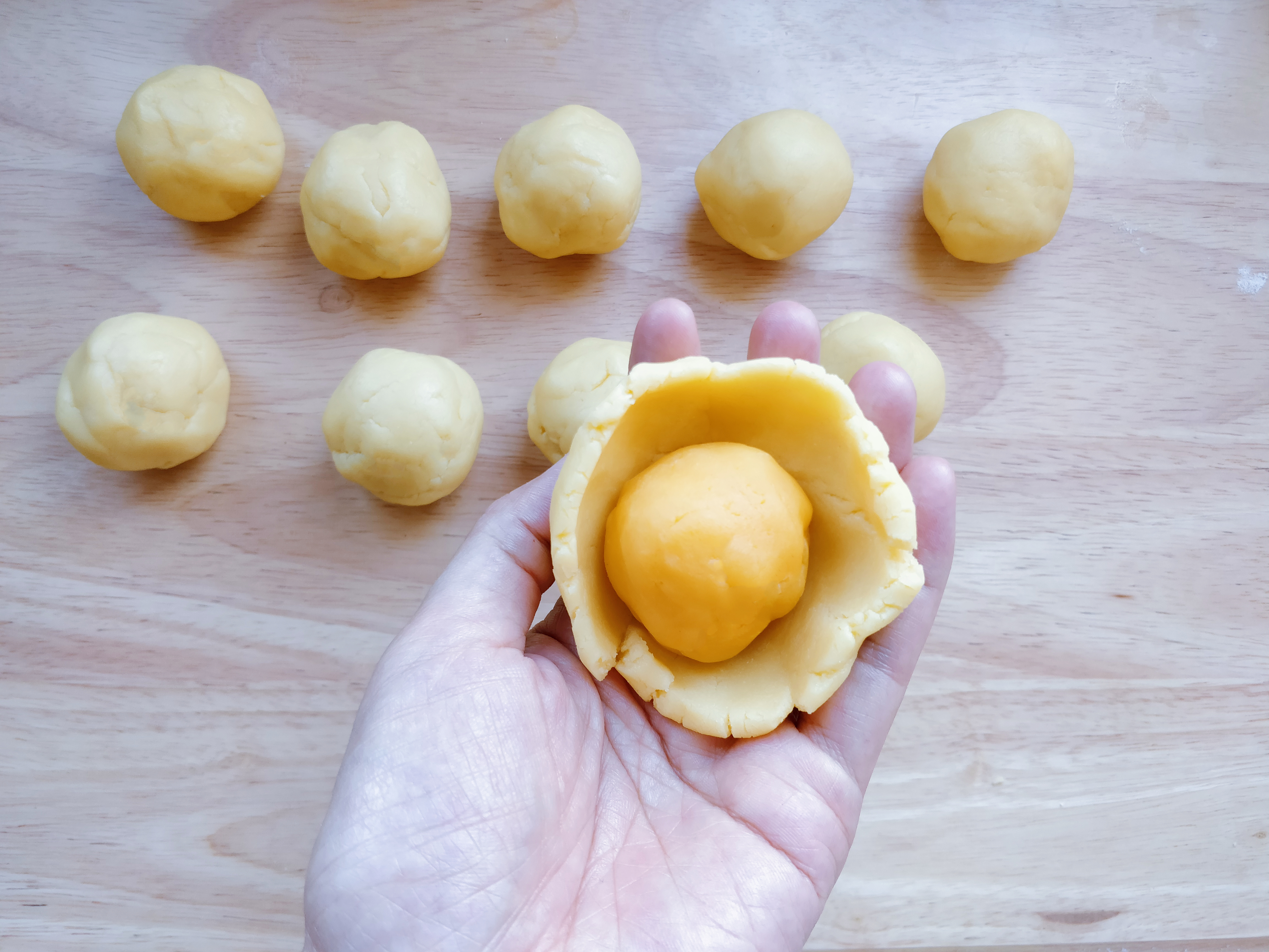 奶黄流心酥苏式月饼,正宗的流心奶黄月饼无糖
