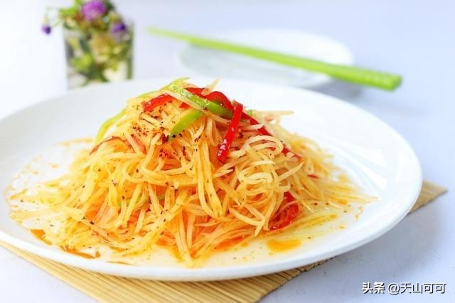 炒土豆丝粘锅的做法,炒土豆丝老是粘锅怎么回事