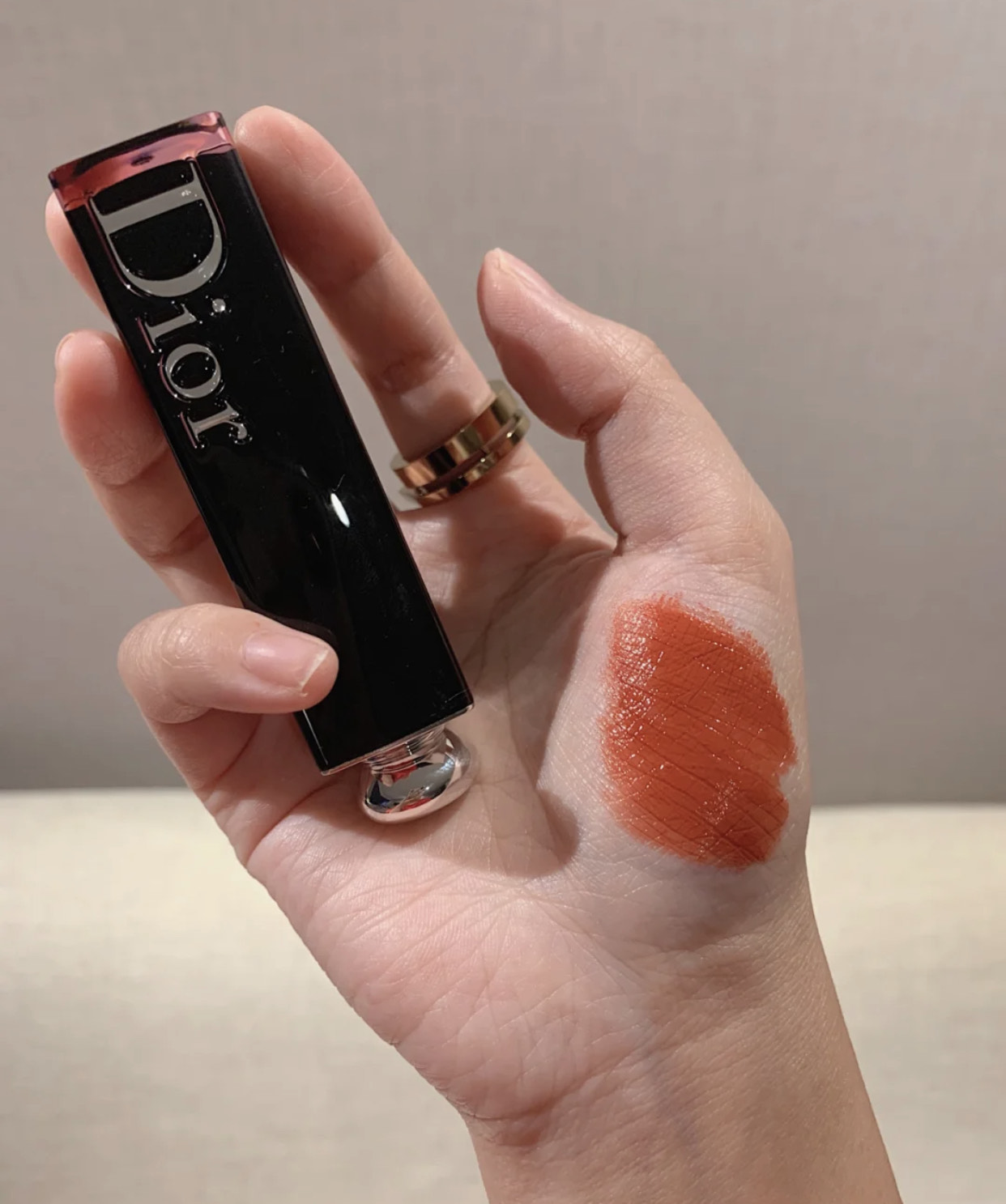 ysl口红为什么价格差那么多,ysl口红为什么专柜比淘宝价格便宜