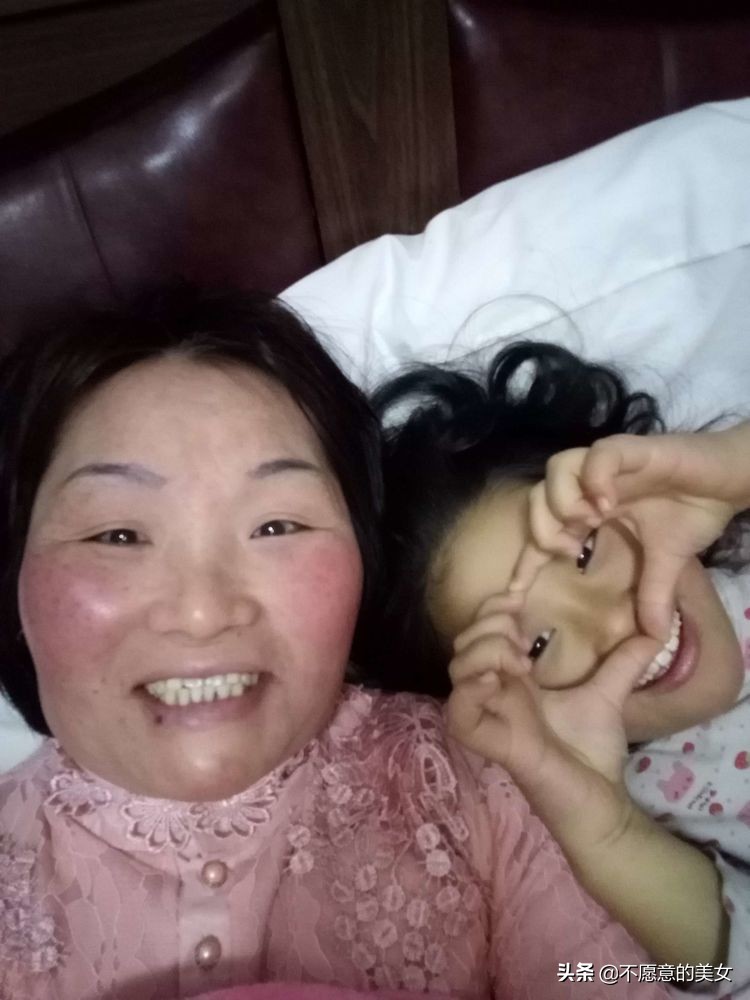 可爱的少妇自拍越来越丰满越来越成熟了