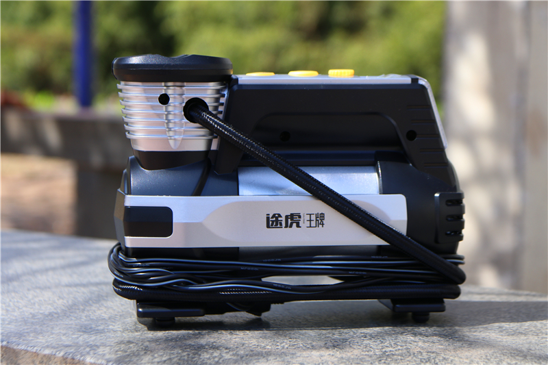 途虎王牌旋风t01充气泵使用方法,途虎汽车轮胎充气泵