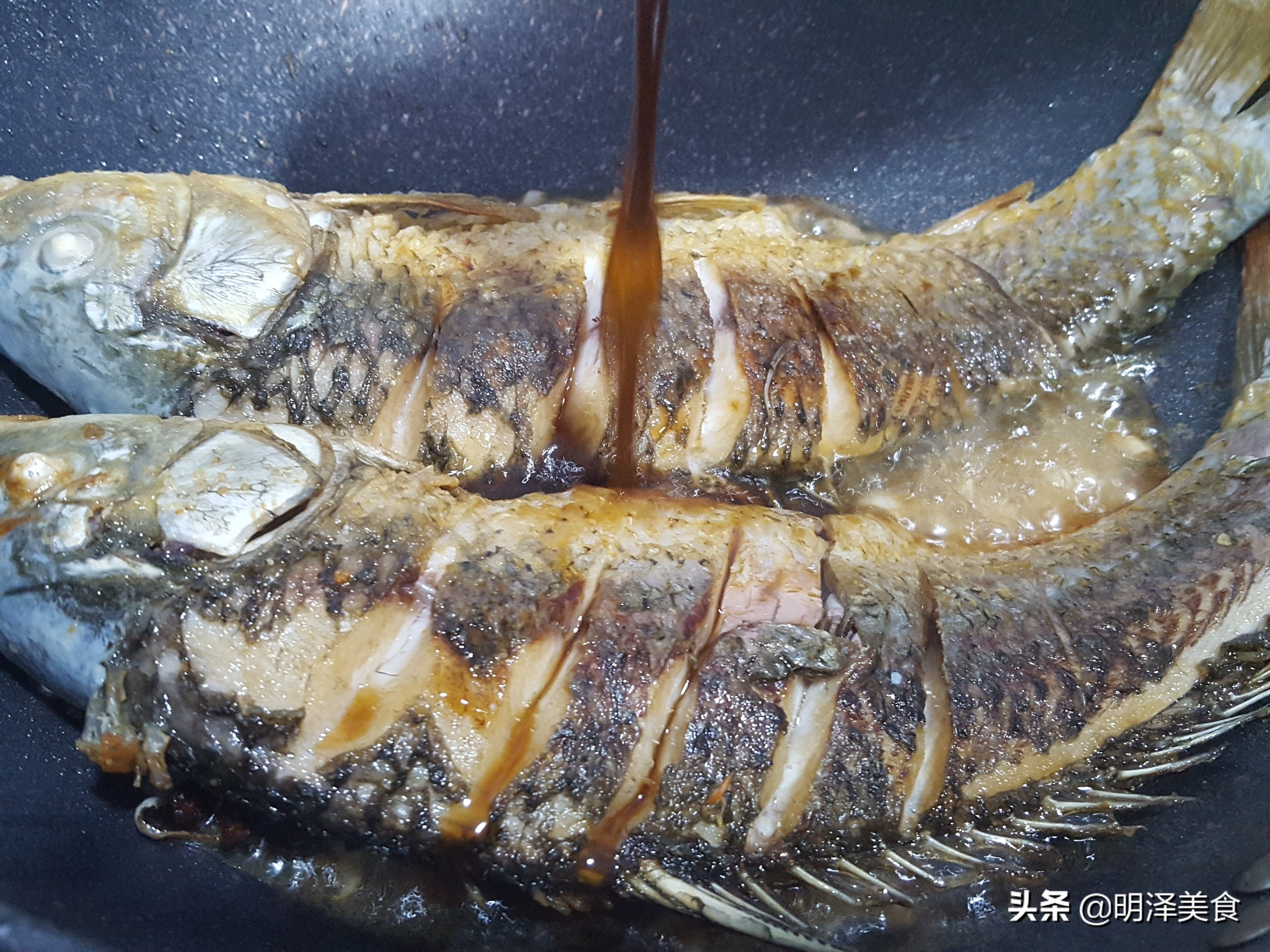 两条鲤鱼多少钱,鲤鱼炖鱼最正宗的做法