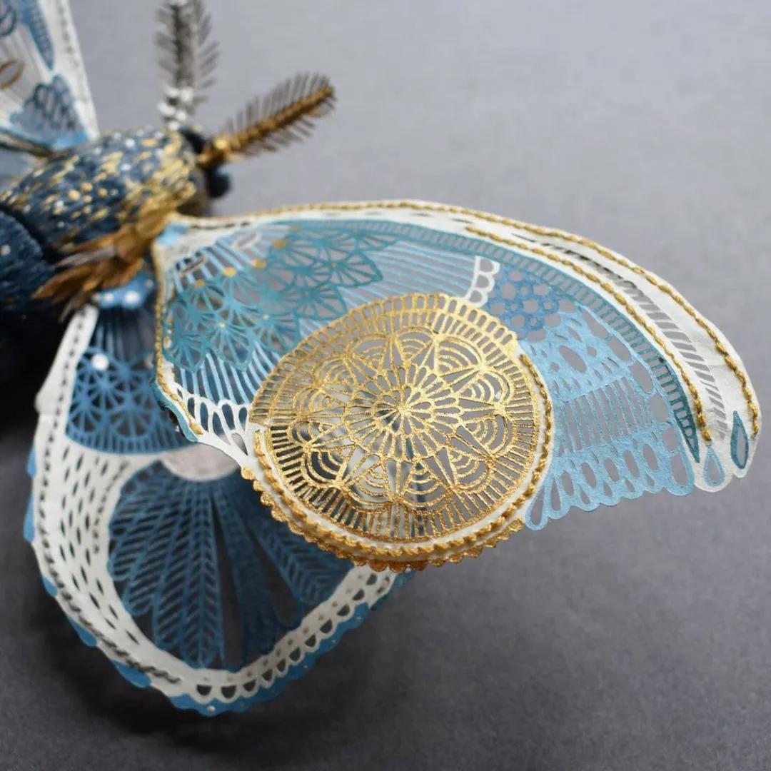 她被称为“刀王”，凭一把破刀，一张破纸，作品征服了全世界