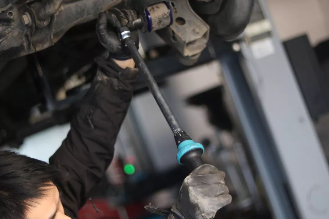 怪兽修车：翻新“残损不堪”的二手霸道LC150，满血复活变新车