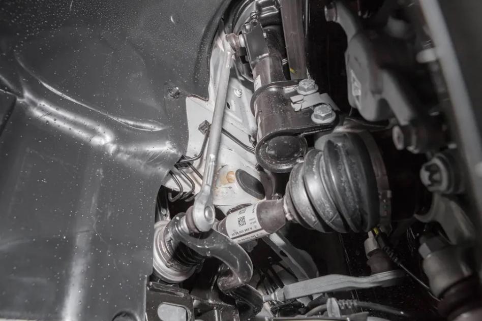 奔驰gla右前侧故障,奔驰gla通病漏水