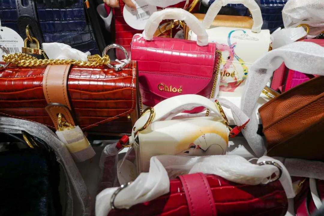 澳门去哪里购物好,澳门值得去购物吗