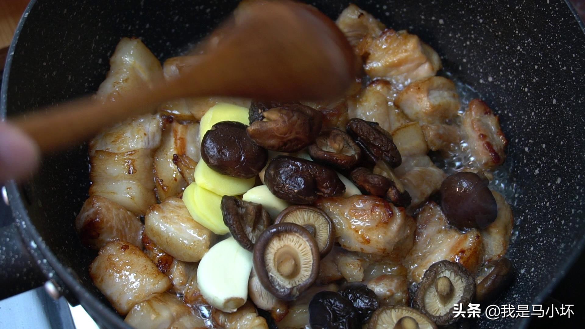 客家人最爱春笋这做法，咸香开胃好下饭，出锅拌汁都能吃3碗饭