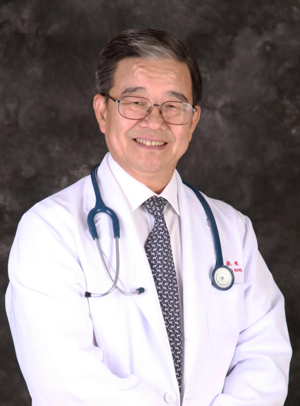 既是军人又是医生,是医者也是患者